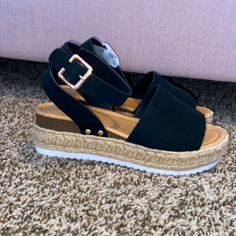 Black espadrilles flatforms
